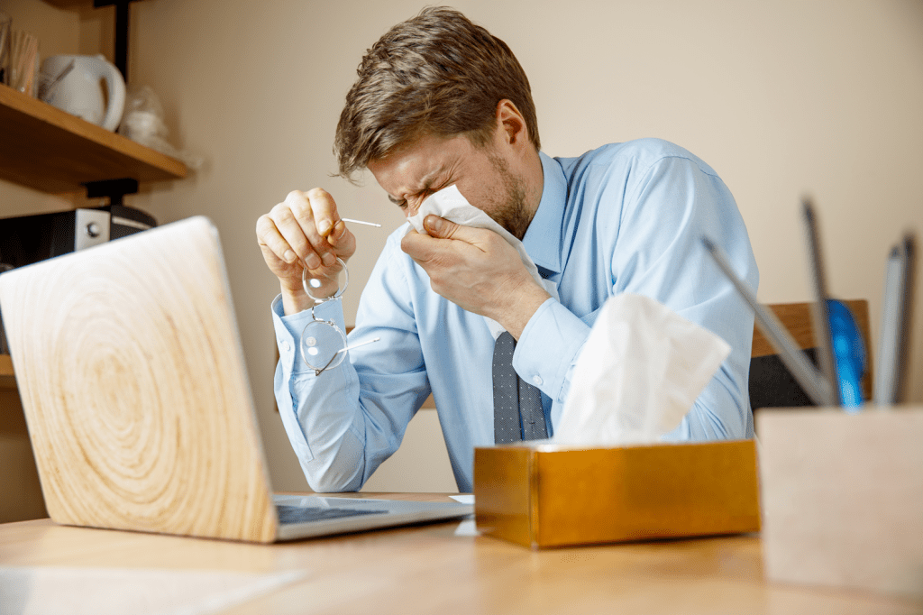 alergia, rinitis, estornudo, gripa, escurrimiento nasal, ra, oficina, hombre estornudando, Grupo Bruluart